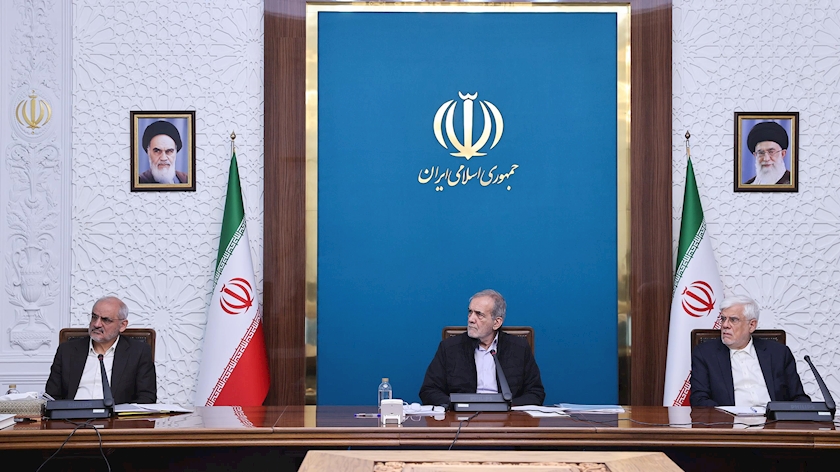 Iranpress: President Stresses Importance of Maritime Economy in Development Plans